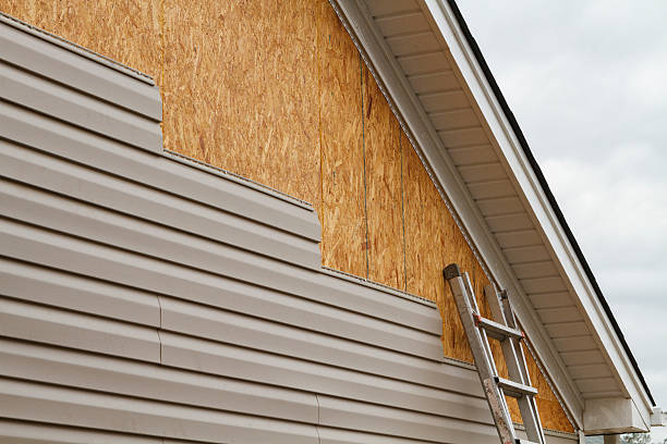 Professional Fiber Cement Siding technician working in Floral City, FL